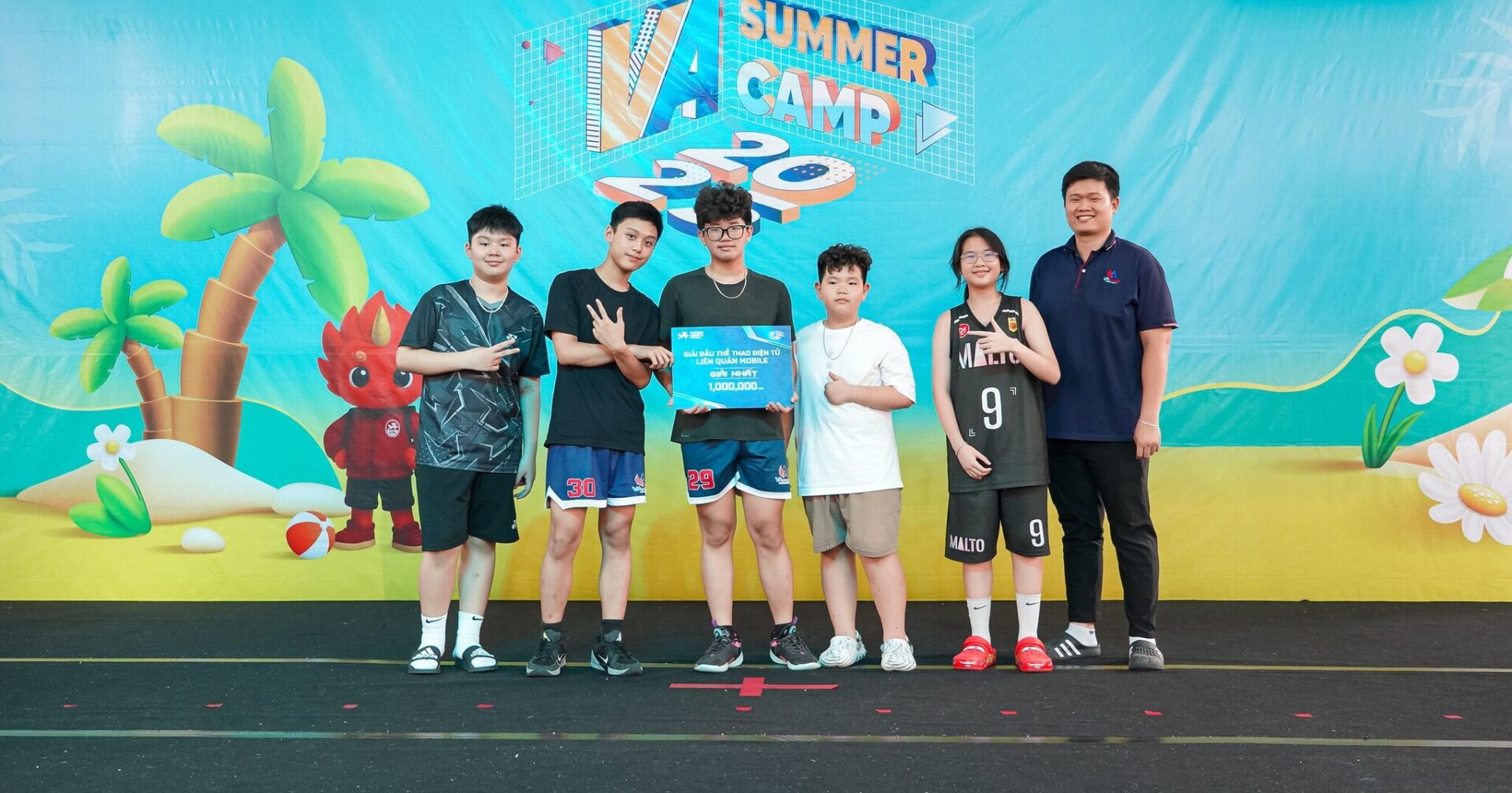 học sinh tham gia va camp trong chương trình hè tại VA Schools